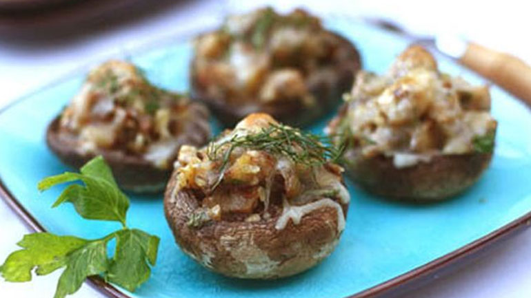 Δοκιμάστε μανιτάρια με αρωματική γέμιση ρυζιού